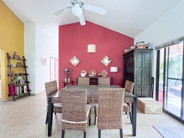 VENTA O RENTA DE CASA EN CONDOMINIO COL JACARANDAS CUERNAVACA ALBERCA Y JARDIN
