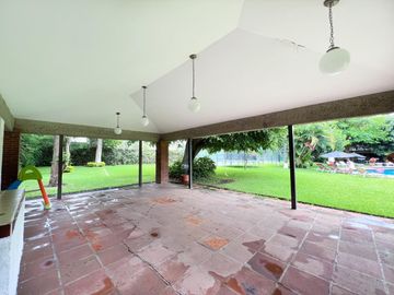 VENTA O RENTA DE CASA EN CONDOMINIO COL JACARANDAS CUERNAVACA ALBERCA Y JARDIN