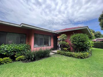 VENTA O RENTA DE CASA EN CONDOMINIO COL JACARANDAS CUERNAVACA ALBERCA Y JARDIN
