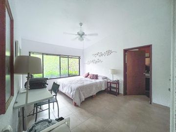 VENTA O RENTA DE CASA EN CONDOMINIO COL JACARANDAS CUERNAVACA ALBERCA Y JARDIN