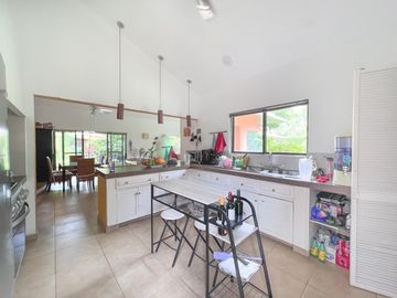 VENTA O RENTA DE CASA EN CONDOMINIO COL JACARANDAS CUERNAVACA ALBERCA Y JARDIN