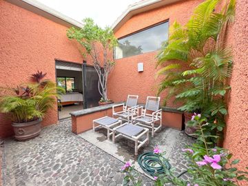 VENTA O RENTA DE CASA EN CONDOMINIO COL JACARANDAS CUERNAVACA ALBERCA Y JARDIN