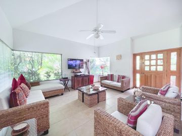 VENTA O RENTA DE CASA EN CONDOMINIO COL JACARANDAS CUERNAVACA ALBERCA Y JARDIN