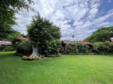 VENTA O RENTA DE CASA EN CONDOMINIO COL JACARANDAS CUERNAVACA ALBERCA Y JARDIN