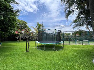 VENTA O RENTA DE CASA EN CONDOMINIO COL JACARANDAS CUERNAVACA ALBERCA Y JARDIN
