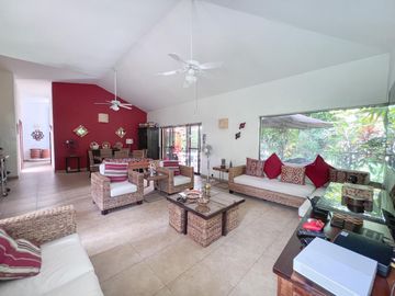 VENTA O RENTA DE CASA EN CONDOMINIO COL JACARANDAS CUERNAVACA ALBERCA Y JARDIN