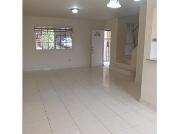 COD01 Casa Dúplex en Venta - Los Cortijos, Arraiján