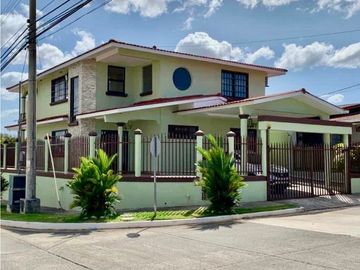 Casa en venta en Brisas del Golf (YM)