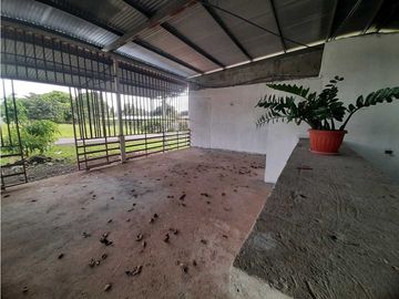 VENDO CASA CON TERRENO EN LA  CHORRERA INDUSTRIAL