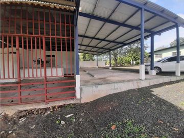 VENDO CASA CON TERRENO EN LA  CHORRERA INDUSTRIAL