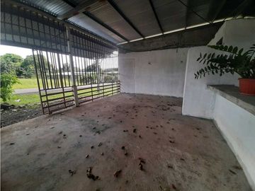 VENDO CASA CON TERRENO EN LA  CHORRERA INDUSTRIAL