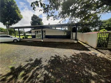 VENDO CASA CON TERRENO EN LA  CHORRERA INDUSTRIAL