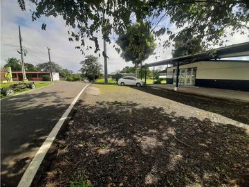 VENDO CASA CON TERRENO EN LA  CHORRERA INDUSTRIAL