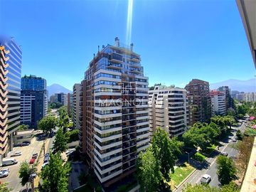 Departamento en Venta en Presidente Riesco con Luz