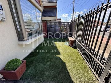 Casa en Venta en Casa 3 Pisos 105m2 5D-3B + Terraza - Parque Lantaño