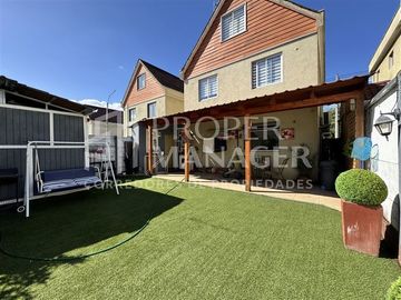 Casa en Venta en Casa 3 Pisos 105m2 5D-3B + Terraza - Parque Lantaño
