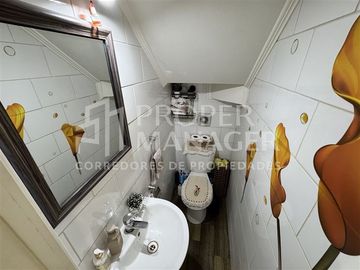 Casa en Venta en Casa 3 Pisos 105m2 5D-3B + Terraza - Parque Lantaño