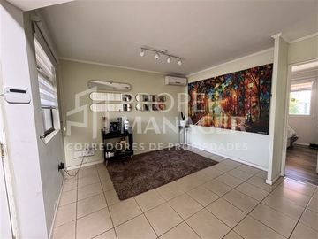 Casa en Venta en Casa 3 Pisos 105m2 5D-3B + Terraza - Parque Lantaño