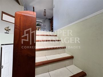 Casa en Venta en Casa 3 Pisos 105m2 5D-3B + Terraza - Parque Lantaño