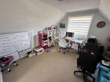 Casa en Venta en Casa 3 Pisos 105m2 5D-3B + Terraza - Parque Lantaño