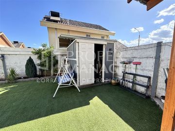 Casa en Venta en Casa 3 Pisos 105m2 5D-3B + Terraza - Parque Lantaño
