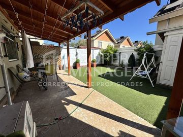 Casa en Venta en Casa 3 Pisos 105m2 5D-3B + Terraza - Parque Lantaño