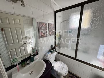 Casa en Venta en Casa 3 Pisos 105m2 5D-3B + Terraza - Parque Lantaño