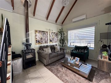 Casa en Venta en Casa 3 Pisos 105m2 5D-3B + Terraza - Parque Lantaño