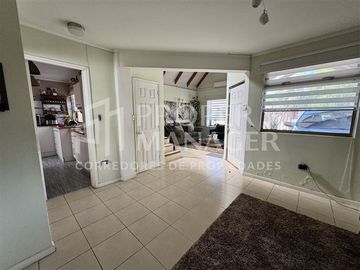 Casa en Venta en Casa 3 Pisos 105m2 5D-3B + Terraza - Parque Lantaño