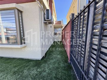 Casa en Venta en Casa 3 Pisos 105m2 5D-3B + Terraza - Parque Lantaño