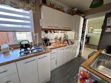 Casa en Venta en Casa 3 Pisos 105m2 5D-3B + Terraza - Parque Lantaño
