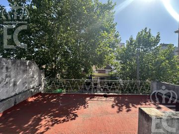 Venta- PH de 3 ambientes con patio y terraza en Lanús Este