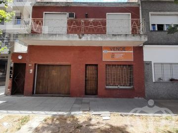 Venta- PH de 3 ambientes con patio y terraza en Lanús Este
