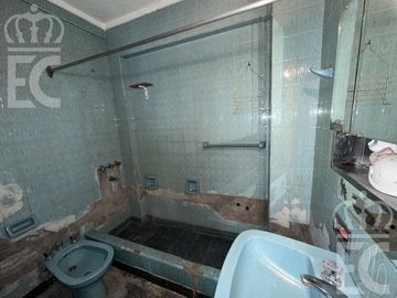 Venta- PH de 3 ambientes con patio y terraza en Lanús Este