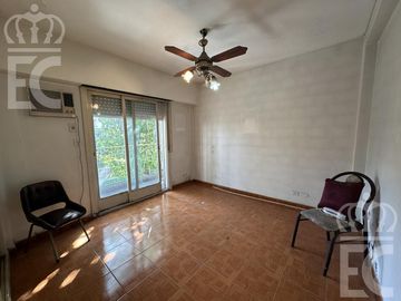 Venta- PH de 3 ambientes con patio y terraza en Lanús Este