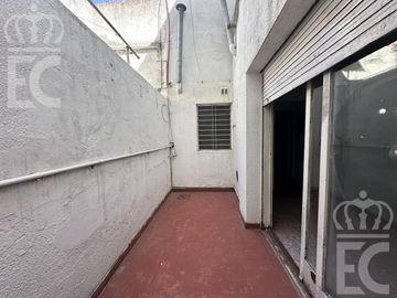 Venta- PH de 3 ambientes con patio y terraza en Lanús Este