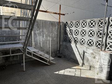 Venta- PH de 3 ambientes con patio y terraza en Lanús Este