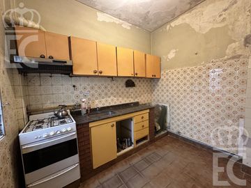 Venta- PH de 3 ambientes con patio y terraza en Lanús Este