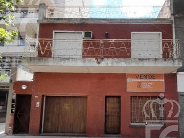 Venta- PH de 3 ambientes con patio y terraza en Lanús Este