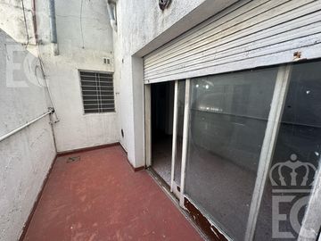 Venta- PH de 3 ambientes con patio y terraza en Lanús Este