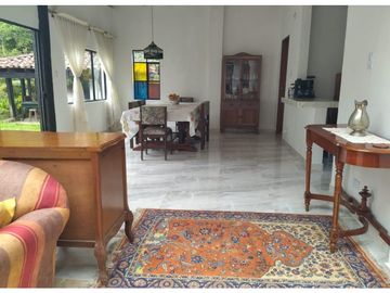 Casa Finca En Venta: Casa Colonial Con Amplios Espacios Y Naturaleza