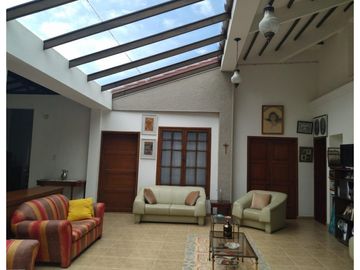 Casa Finca En Venta: Casa Colonial Con Amplios Espacios Y Naturaleza