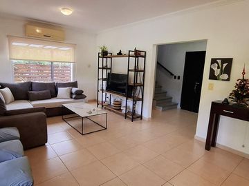 Casa en Venta 5 ambientes con pileta en Los Potrillos Pilar