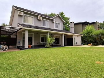 Casa en Venta 5 ambientes con pileta en Los Potrillos Pilar