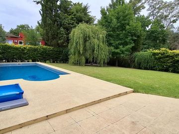 Casa en Venta 5 ambientes con pileta en Los Potrillos Pilar