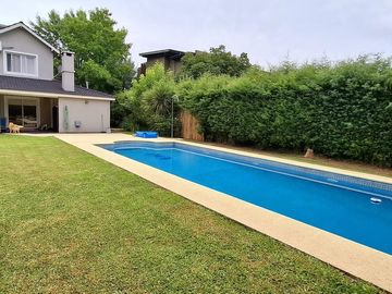 Casa en Venta 5 ambientes con pileta en Los Potrillos Pilar