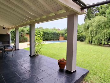 Casa en Venta 5 ambientes con pileta en Los Potrillos Pilar