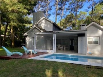 Chalet en venta en Carilo