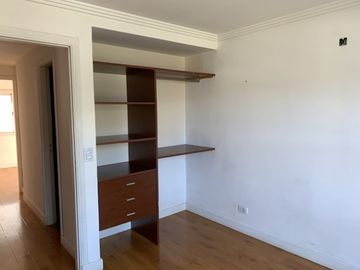 Triplex 4 amb. c/patio