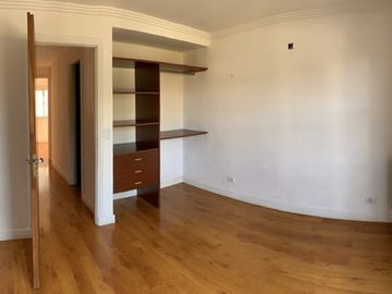 Triplex 4 amb. c/patio